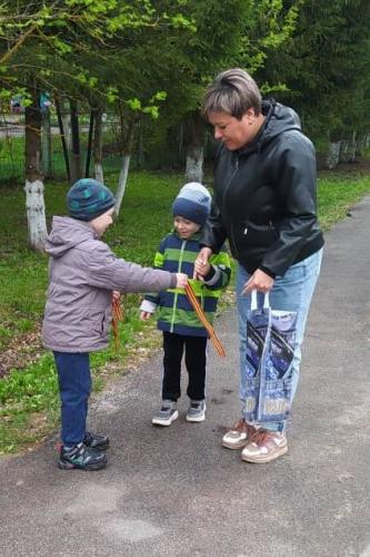 В преддверии празднования Дня Победы в Знаменском детском саду «Теремок» стартовала акция «Георгиевская лента»